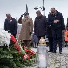 106. rocznica odzyskania niepodległości - złożenie kwiatów i msza św.