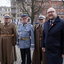106. rocznica odzyskania niepodległości - złożenie kwiatów i msza św.