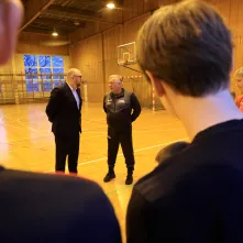 Spotkanie prezydenta Pawła Gulewskiego z finalistami turnieju "Z orlika na stadion"