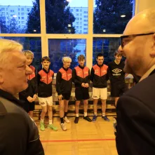 Spotkanie prezydenta Pawła Gulewskiego z finalistami turnieju "Z orlika na stadion"