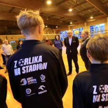 Spotkanie prezydenta Pawła Gulewskiego z finalistami turnieju "Z orlika na stadion"