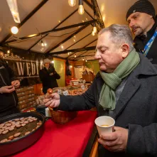 Robert Makłowicz na Toruńskim Jarmarku Bożonarodzeniowym