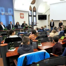 Uczniowie SP 24 w Urzędzie Miasta Torunia