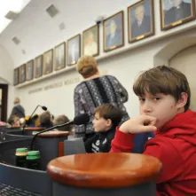 Pod galerią portretów Honorowych Obywateli Torunia