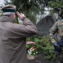 105. rocznica powrotu Torunia do wolnej Polski - złożenie kwiatów