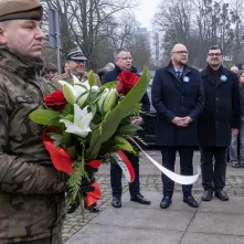 105. rocznica powrotu Torunia do wolnej Polski - złożenie kwiatów