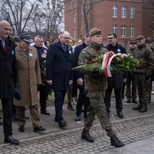 105. rocznica powrotu Torunia do wolnej Polski - złożenie kwiatów