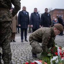 105. rocznica powrotu Torunia do wolnej Polski - złożenie kwiatów