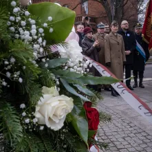 105. rocznica powrotu Torunia do wolnej Polski - złożenie kwiatów