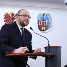 Nadzwyczajna sesja Rady Miasta i poprzedzający ją briefing prasowy