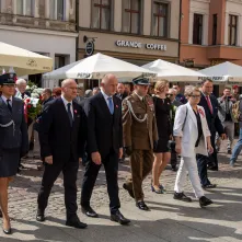 Wiązanki pamięci dla ofiar maja 1982 r.
