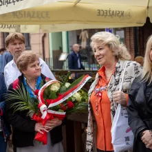 Wiązanki pamięci dla ofiar maja 1982 r.
