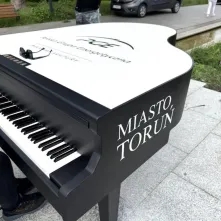 Mamy plenerowy fortepian w Toruniu