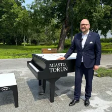 Mamy plenerowy fortepian w Toruniu