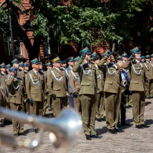 Promocja oficerska na Rynku Staromiejskim