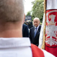 Złożenie kwiatów pod tablicą poświęconą Ludziom „Solidarności” Regionu Toruńskiego, 29.08.2025 r.