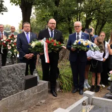 120. rocznica urodzin prof. Wilhelminy Iwanowskiej - złożenie kwiatów