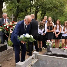 120. rocznica urodzin prof. Wilhelminy Iwanowskiej - złożenie kwiatów