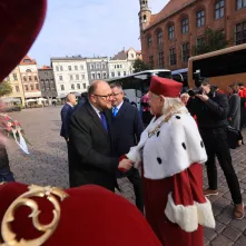 Uroczysta inauguracja roku akademickiego 2025/2026 - złożenie kwiatów