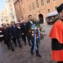 Uroczysta inauguracja roku akademickiego 2025/2026 - złożenie kwiatów