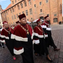 Uroczysta inauguracja roku akademickiego 2025/2026 - złożenie kwiatów