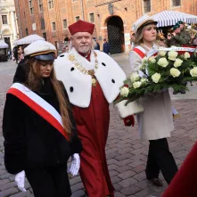 Uroczysta inauguracja roku akademickiego 2025/2026 - złożenie kwiatów