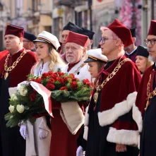 Uroczysta inauguracja roku akademickiego 2025/2026 - złożenie kwiatów