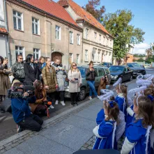 Manekin z anielskim gościem