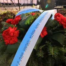 Wiązanki na grobach Honorowych Obywateli Torunia