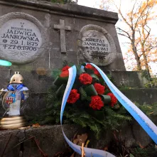 Wiązanki na grobach Honorowych Obywateli Torunia