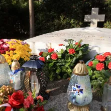 Wiązanki na grobach Honorowych Obywateli Torunia