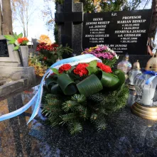 Wiązanki na grobach Honorowych Obywateli Torunia