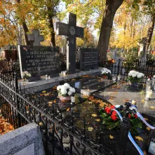 Wiązanki na grobach Honorowych Obywateli Torunia