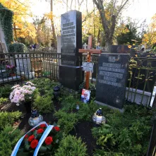 Wiązanki na grobach Honorowych Obywateli Torunia