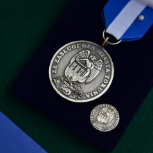 80-lecie Zespołu Szkół Inżynierii Środowiska w Toruniu, wręczenie Medalu "Za Zasługi dla Miasta Torunia"