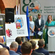 80-lecie Zespołu Szkół Inżynierii Środowiska w Toruniu, wręczenie Medalu "Za Zasługi dla Miasta Torunia"