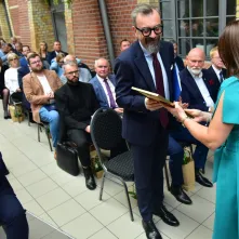 80-lecie Zespołu Szkół Inżynierii Środowiska w Toruniu, wręczenie Medalu "Za Zasługi dla Miasta Torunia"