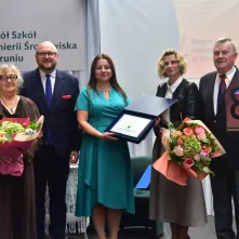 80-lecie Zespołu Szkół Inżynierii Środowiska w Toruniu, wręczenie Medalu "Za Zasługi dla Miasta Torunia"