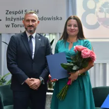 80-lecie Zespołu Szkół Inżynierii Środowiska w Toruniu, wręczenie Medalu "Za Zasługi dla Miasta Torunia"