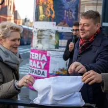 Anioł przy Domu Pizzy i Tapas 