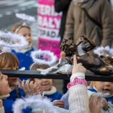Anioł przy Domu Pizzy i Tapas 