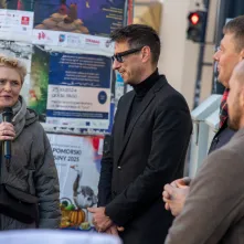 Anioł przy Domu Pizzy i Tapas 