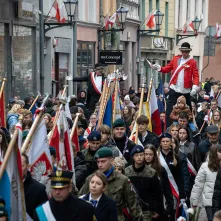 Uroczystości na Rynku Staromiejskim z okazji 107. rocznicy odzyskania niepodległości