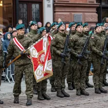 Uroczystości na Rynku Staromiejskim z okazji 107. rocznicy odzyskania niepodległości