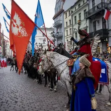 Uroczystości na Rynku Staromiejskim z okazji 107. rocznicy odzyskania niepodległości