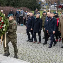 Uroczystości na Rynku Staromiejskim z okazji 107. rocznicy odzyskania niepodległości