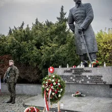 Uroczystości na Rynku Staromiejskim z okazji 107. rocznicy odzyskania niepodległości