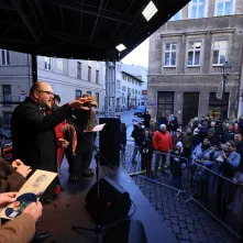 Toruńska starówka wzbogaciła się o kolejnego, siódmego aniołka.