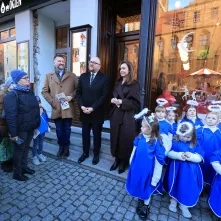 Toruńska starówka wzbogaciła się o kolejnego, siódmego aniołka.