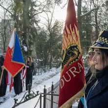 Prezydent Miasta Torunia Paweł Gulewski i Przewodniczący Rady Miasta Torunia Łukasz Walkusz uczcili pamięć Honorowych Obywateli Miasta Torunia składając wiązanki kwiatów na grobach Wandy Szuman i o. Władysława Wołoszyna.